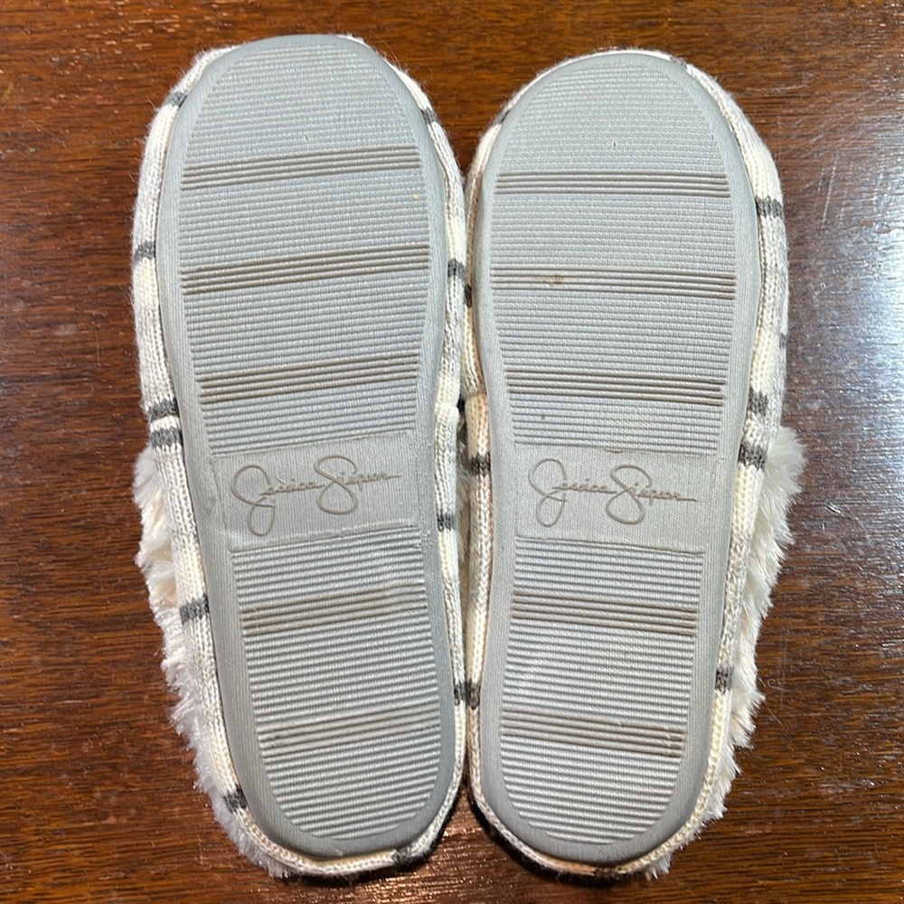 JESSICA SIMPSON HOUSE-SHOES  SIZE 7-8 colors Grey’s and white - Picture 8 of 14